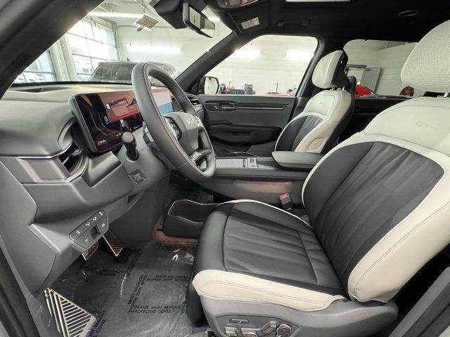 Photo of 2026 Glacier White Pearl/Ebony Black Roof Kia EV9