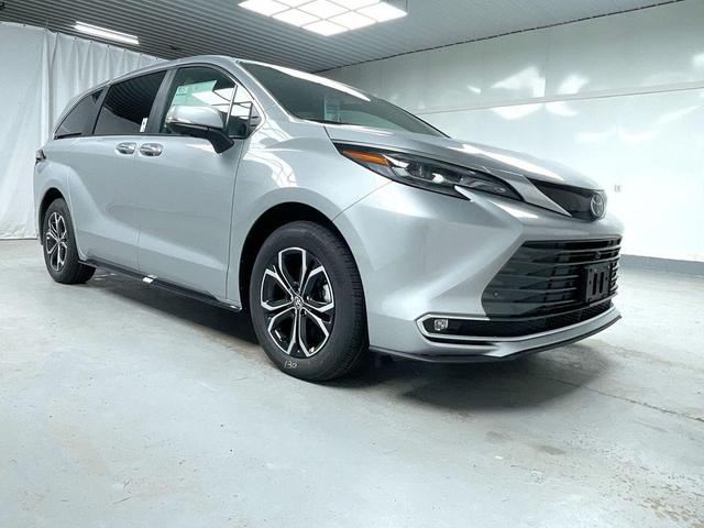Photo of 2025 Celestial Silver Toyota Sienna