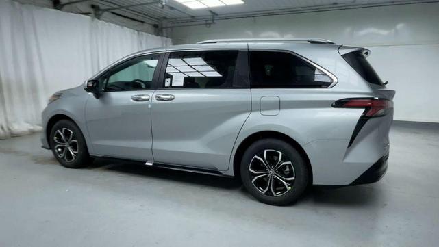 Photo of 2025 Celestial Silver Toyota Sienna