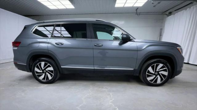 Photo of 2024 Platinum Gray Metallic Volkswagen Atlas