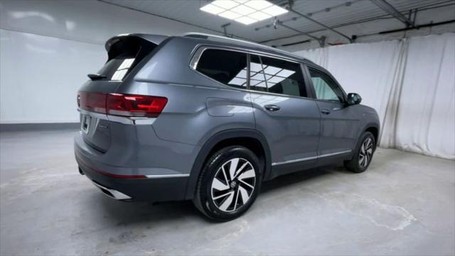 Photo of 2024 Platinum Gray Metallic Volkswagen Atlas