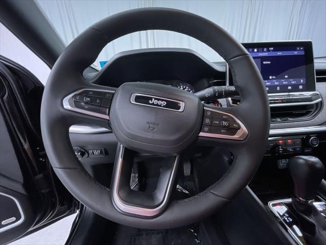 Photo of 2023 Diamond Black Crystal Pearlcoat Jeep Compass
