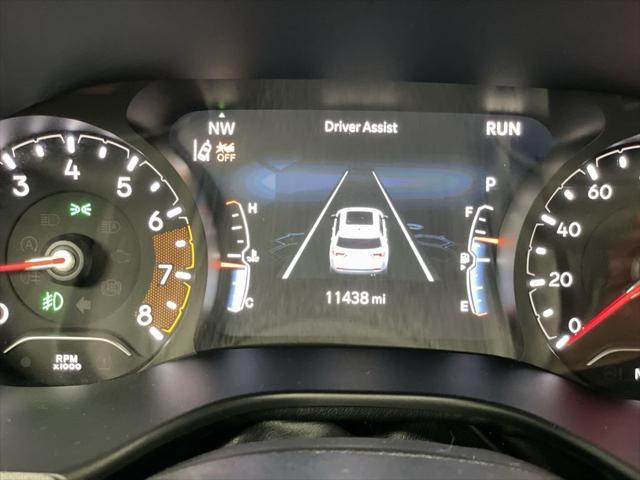 Photo of 2023 Diamond Black Crystal Pearlcoat Jeep Compass