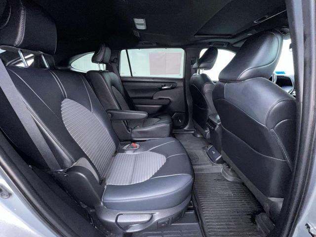Photo of 2023 Celestial Silver Metallic Toyota Highlander