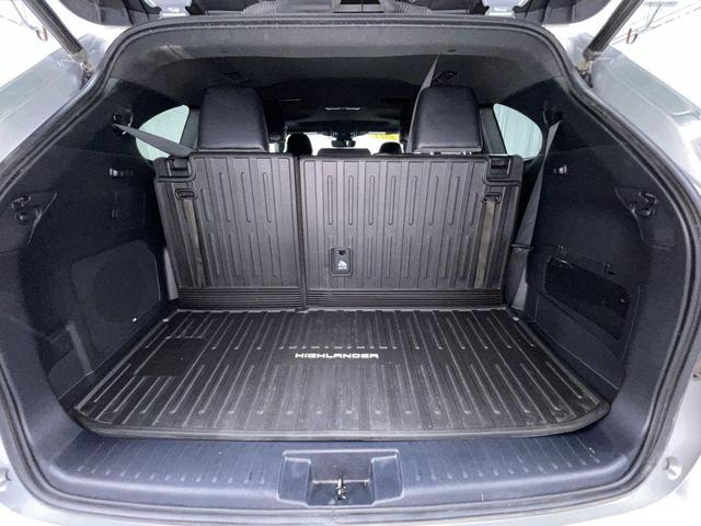 Photo of 2023 Celestial Silver Metallic Toyota Highlander
