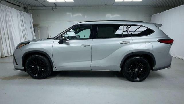 Photo of 2023 Celestial Silver Metallic Toyota Highlander