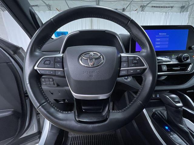 Photo of 2023 Celestial Silver Metallic Toyota Highlander