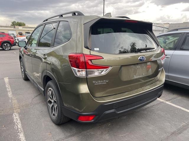 Photo of 2023 Autumn Green Metallic Subaru Forester