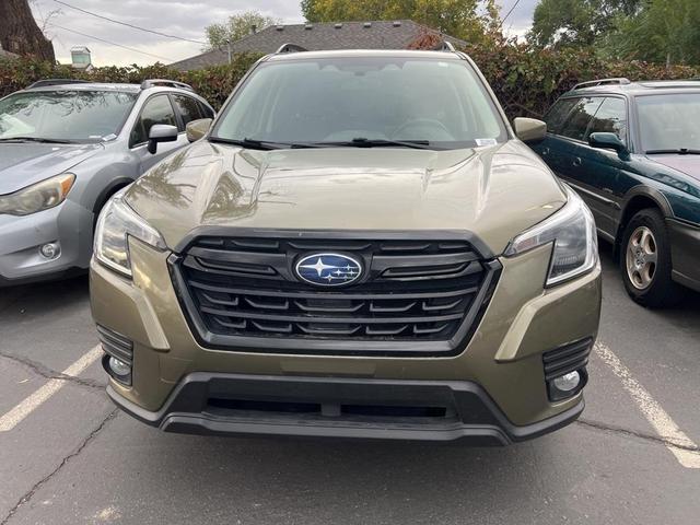 Photo of 2023 Autumn Green Metallic Subaru Forester