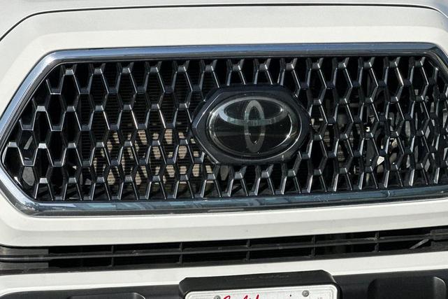 Photo of 2019 Super White Toyota Tacoma