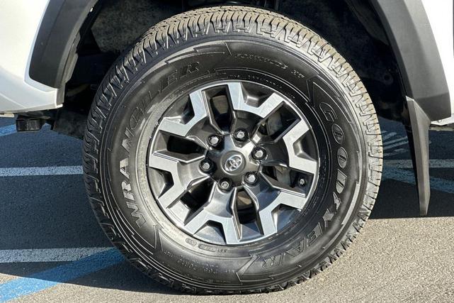 Photo of 2019 Super White Toyota Tacoma