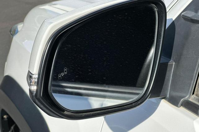 Photo of 2019 Super White Toyota Tacoma