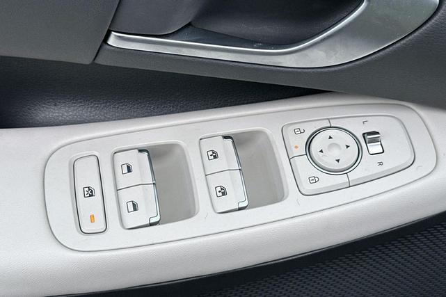Photo of 2025 Portofino Gray Hyundai SONATA Hybrid