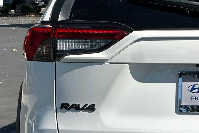 Photo of 2021 Blizzard Pearl Toyota RAV4