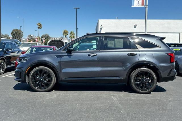Photo of 2022 Gravity Grey Kia Sorento