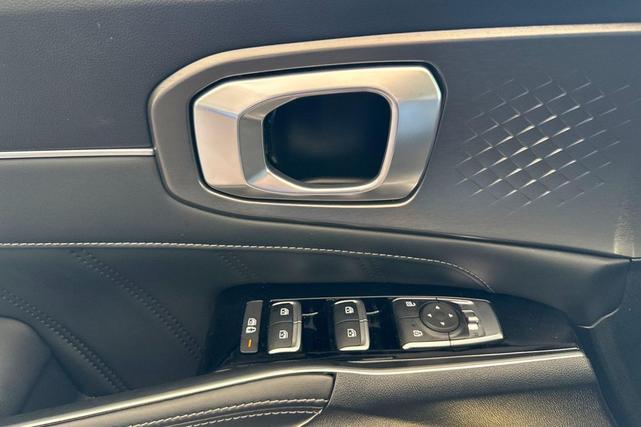 Photo of 2022 Gravity Grey Kia Sorento