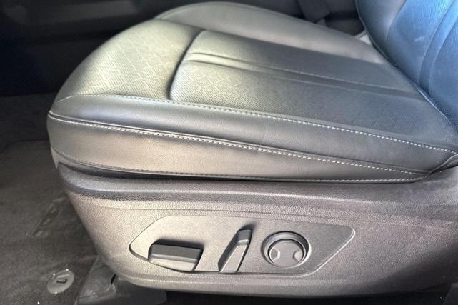 Photo of 2022 Gravity Grey Kia Sorento