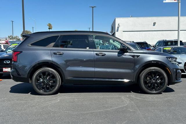 Photo of 2022 Gravity Grey Kia Sorento
