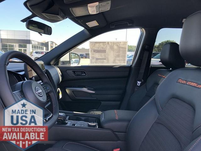 Photo of 2025 Glacier White Nissan Pathfinder
