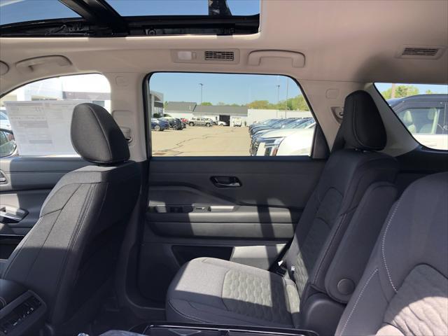Photo of 2025 Gun Metallic Nissan Pathfinder