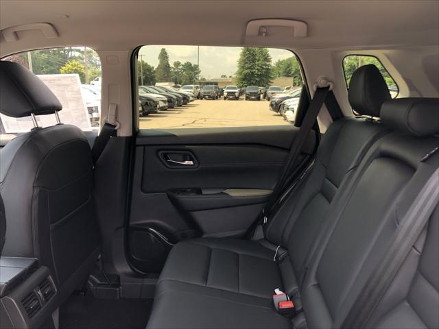 Photo of 2025 Champagne Silver Metallic Nissan Rogue