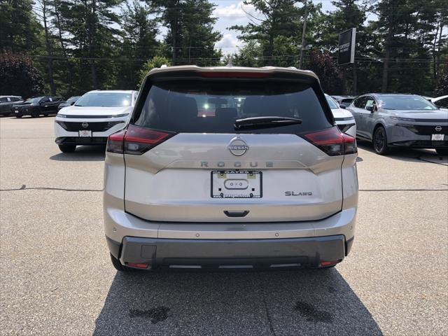 Photo of 2025 Champagne Silver Metallic Nissan Rogue