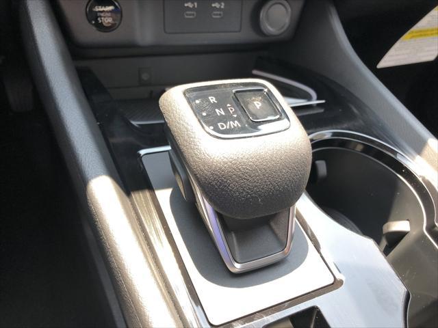 Photo of 2025 Champagne Silver Metallic Nissan Rogue