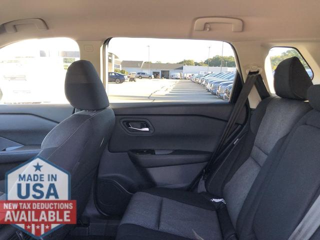 Photo of 2026 Everest White Pearl Tricoat Nissan Rogue