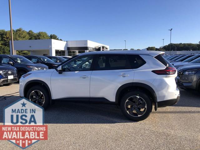Photo of 2026 Everest White Pearl Tricoat Nissan Rogue