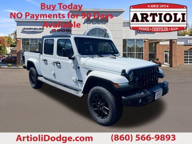 Photo of 2022 White Jeep Gladiator