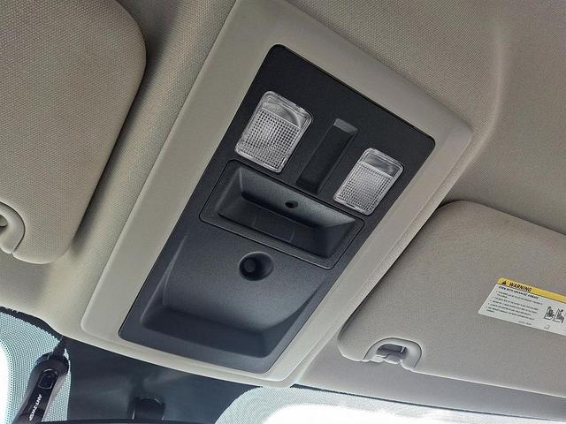 Photo of 2017 Bright White Clearcoat RAM 1500