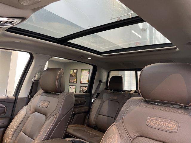 Photo of 2025 Diamond Black Crystal Pearlcoat RAM 1500