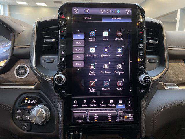 Photo of 2025 Diamond Black Crystal Pearlcoat RAM 1500