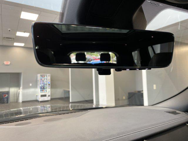 Photo of 2025 Diamond Black Crystal Pearlcoat Jeep Grand Cherokee L