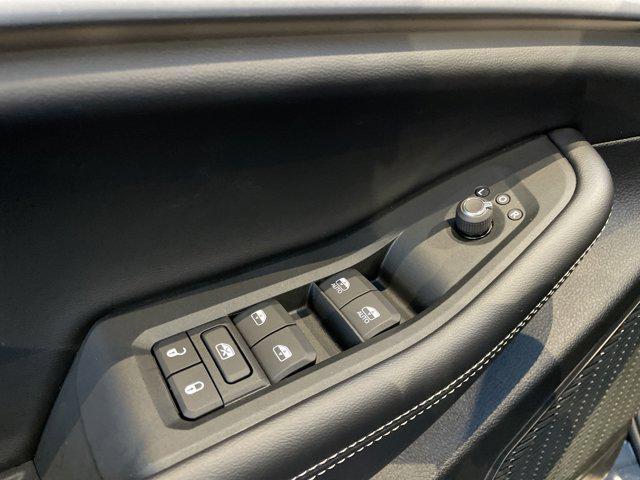 Photo of 2025 Diamond Black Crystal Pearlcoat Jeep Grand Cherokee L