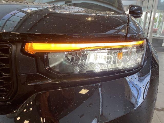 Photo of 2025 Diamond Black Crystal Pearlcoat Jeep Grand Cherokee L