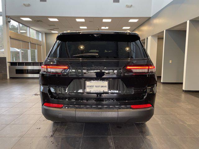 Photo of 2025 Diamond Black Crystal Pearlcoat Jeep Grand Cherokee L