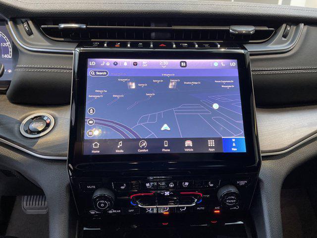 Photo of 2025 Diamond Black Crystal Pearlcoat Jeep Grand Cherokee L