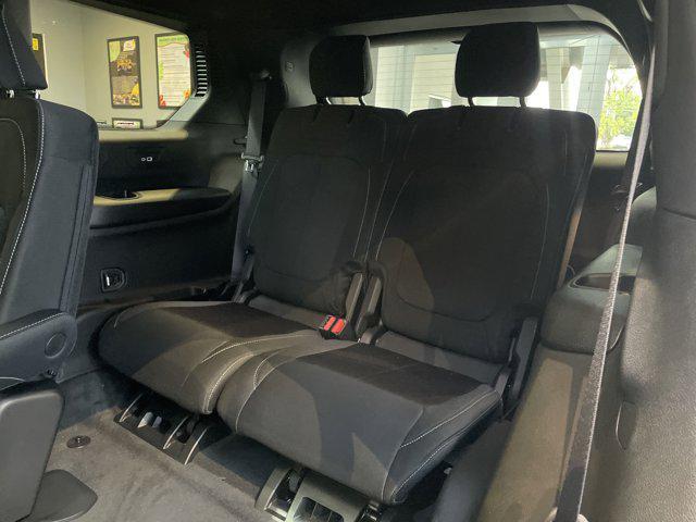 Photo of 2025 Silver Zynith Jeep Grand Cherokee L