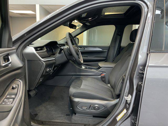 Photo of 2025 Baltic Gray Metallic Clearcoat Jeep Grand Cherokee L