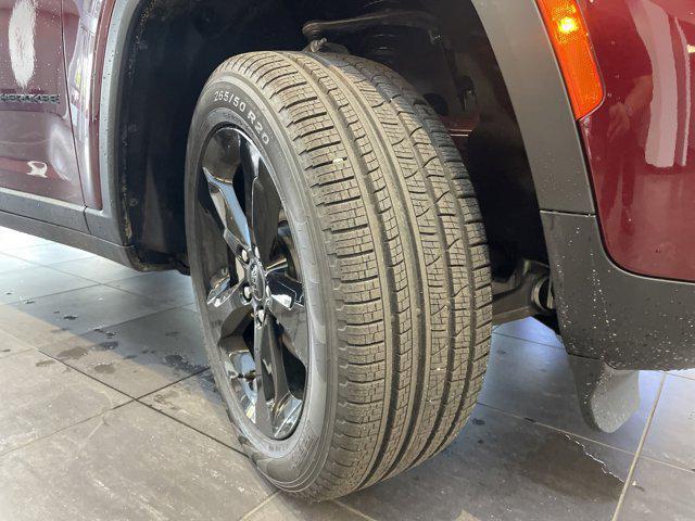 Photo of 2025 Velvet Red Pearlcoat Jeep Grand Cherokee