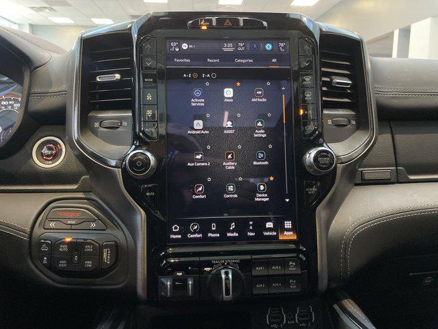 Photo of 2022 Diamond Black Crystal Pearlcoat RAM 1500