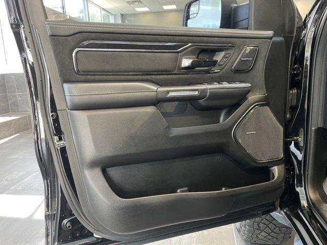 Photo of 2022 Diamond Black Crystal Pearlcoat RAM 1500
