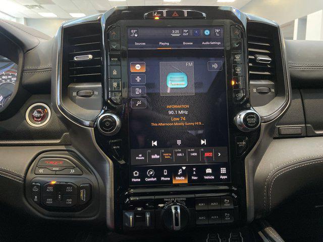 Photo of 2022 Diamond Black Crystal Pearlcoat RAM 1500