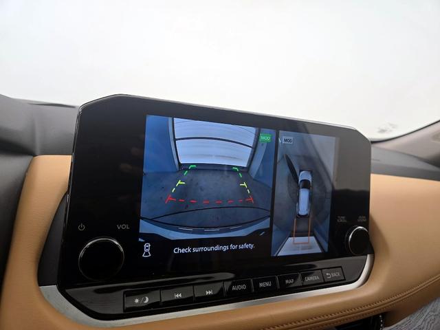 Photo of 2023 White Nissan Rogue
