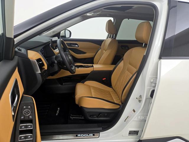 Photo of 2023 White Nissan Rogue