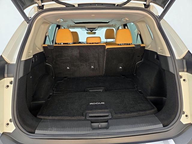 Photo of 2023 White Nissan Rogue
