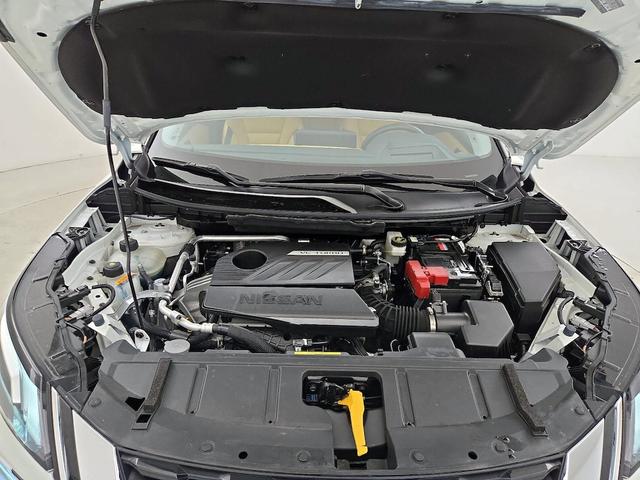 Photo of 2023 White Nissan Rogue
