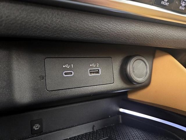Photo of 2023 White Nissan Rogue