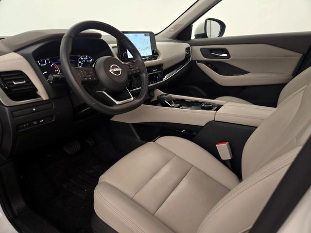 Photo of 2023 White Nissan Rogue